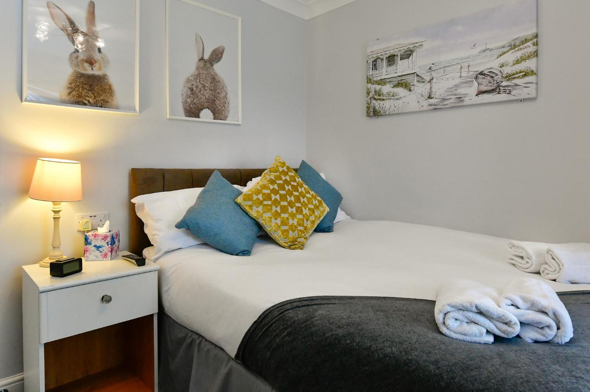 Holiday home Free Parking - Heart Of The - Superb Townhouse & Garden - Peaceful Area But Only 5min Walk To Beach, Shops, Bars, Arena, Marina, Parks Swansea