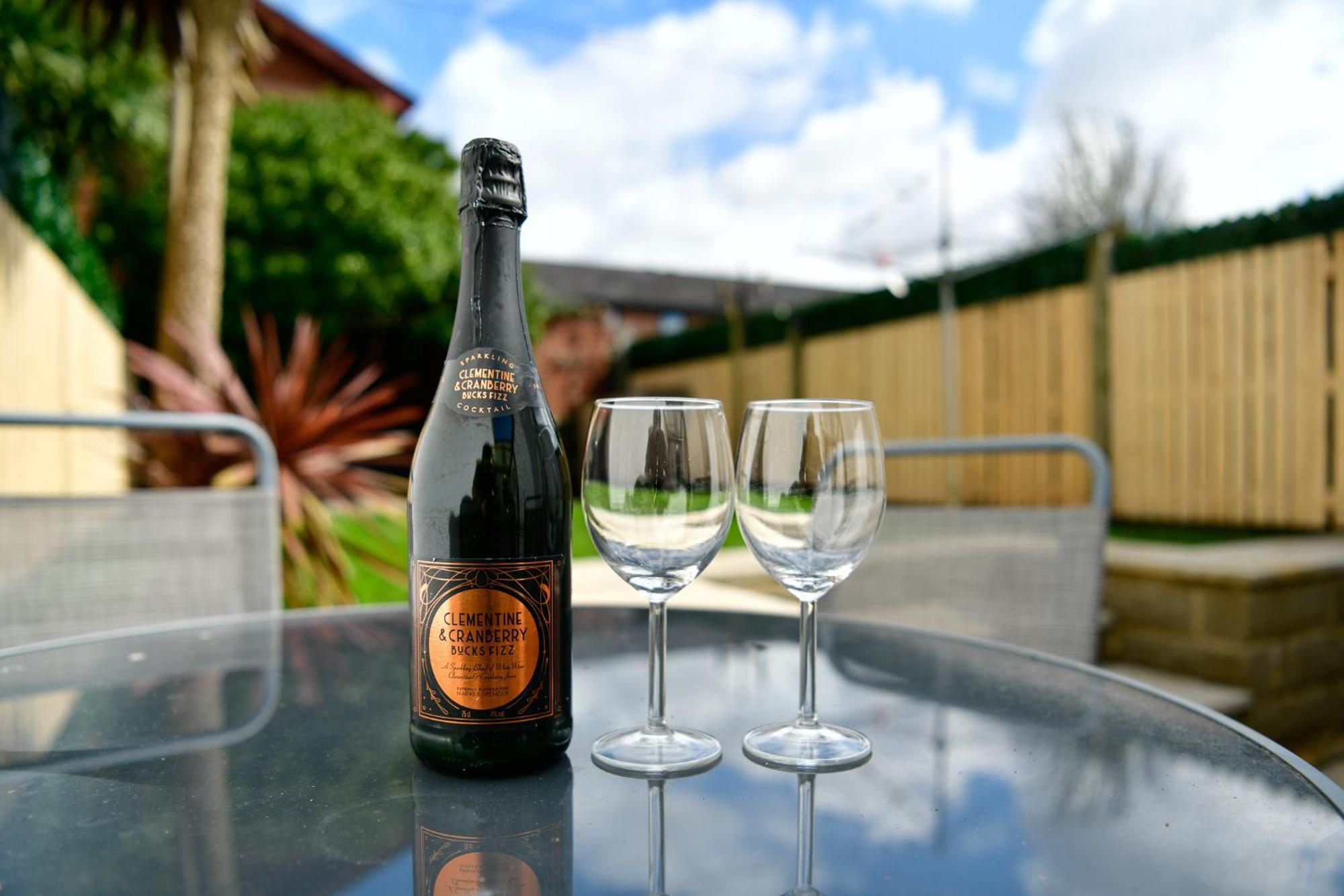 Holiday home Free Parking - Heart Of The - Superb Townhouse & Garden - Peaceful Area But Only 5min Walk To Beach, Shops, Bars, Arena, Marina, Parks Swansea