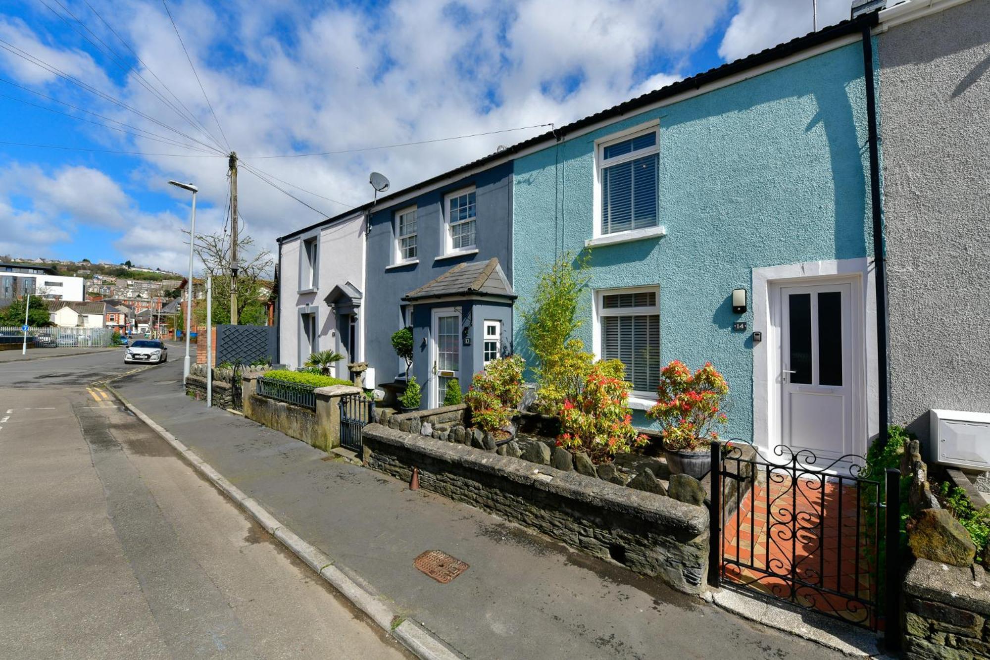 Free Parking - Heart Of The - Superb Townhouse & Garden - Peaceful Area But Only 5min Walk To Beach, Shops, Bars, Arena, Marina, Parks Holiday home Swansea